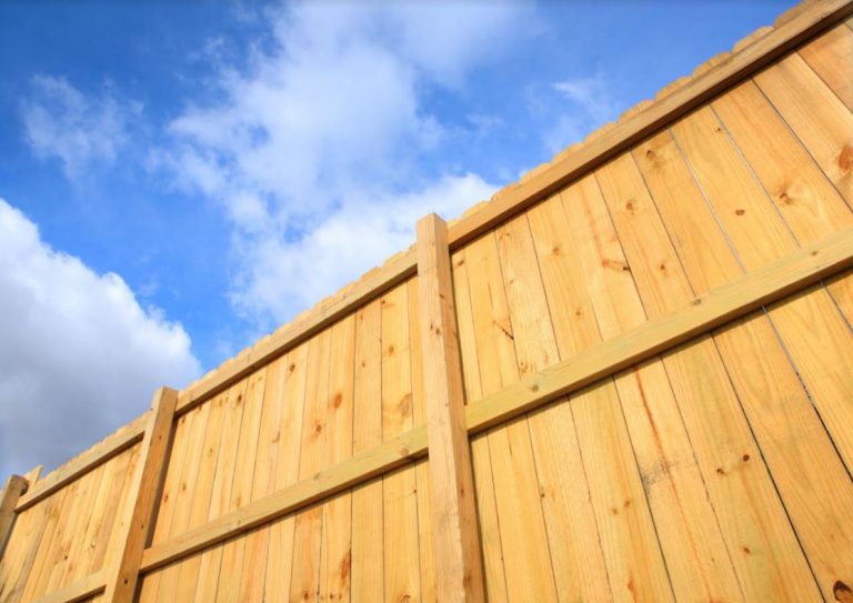 How to Choose the Right Type of Fencing for Your Home