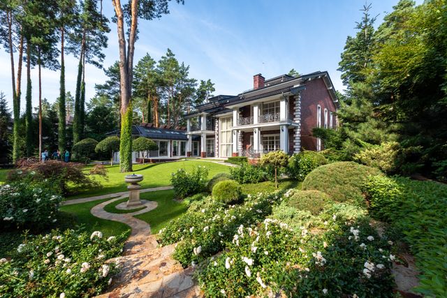 Mature-Gardens