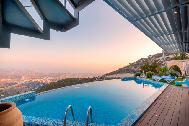 Backyard-Pool